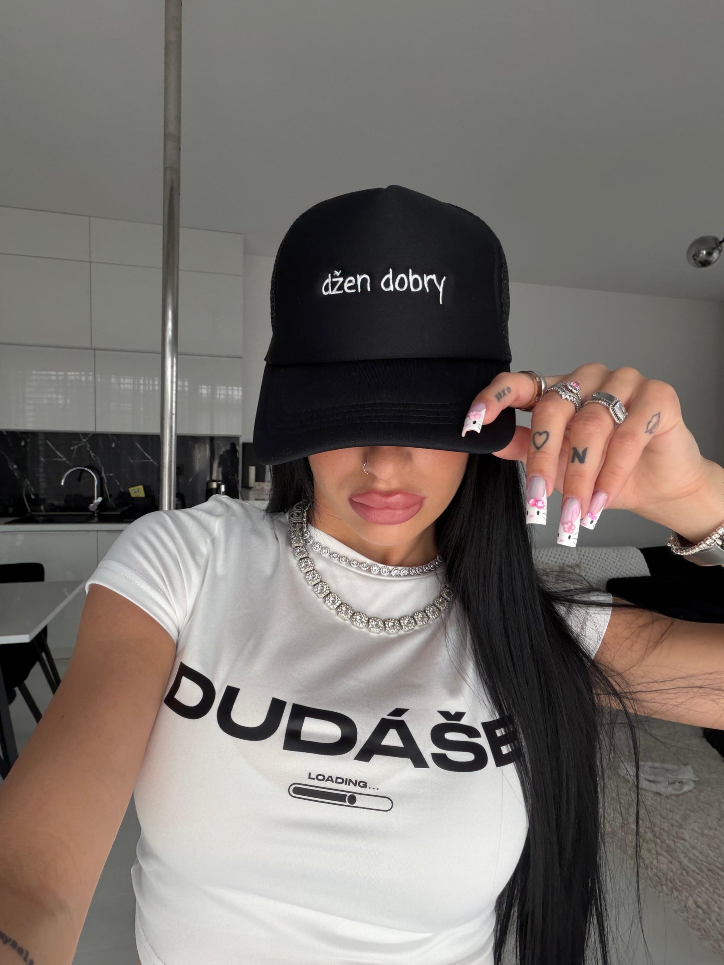 Nina Janova Džen Dobry Trucker Cap Black