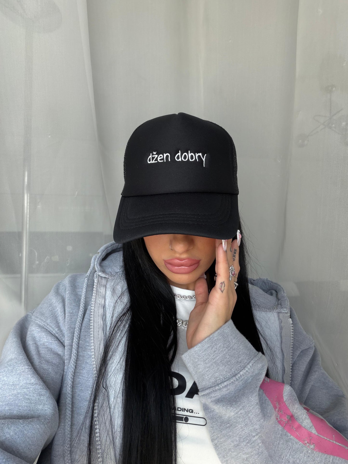 Nina Janova Džen Dobry Trucker Cap Black